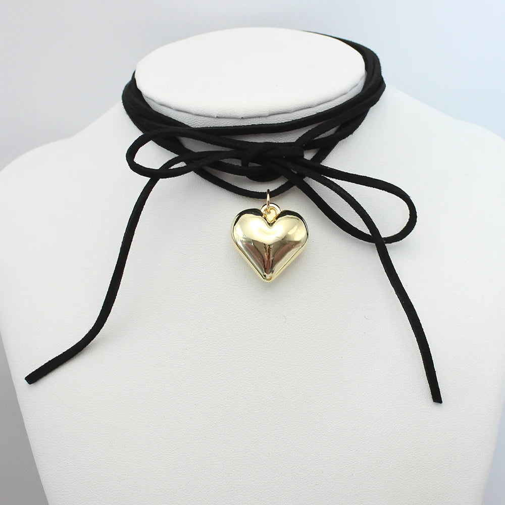 Collier ras du cou en velours noir avec pendentif cœur pour femme