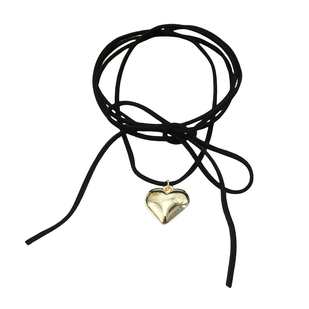 Collier ras du cou en velours noir avec pendentif cœur pour femme