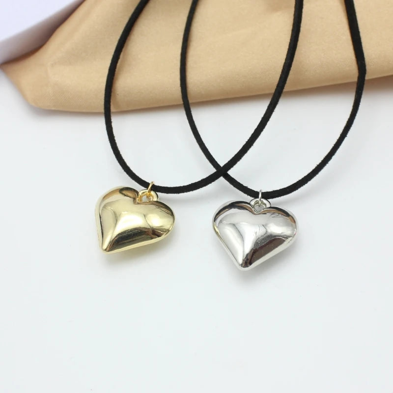 Collier ras du cou en velours noir avec pendentif cœur pour femme